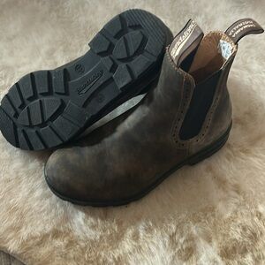 Blundstone Women’s Distressed Brown Leather Boots